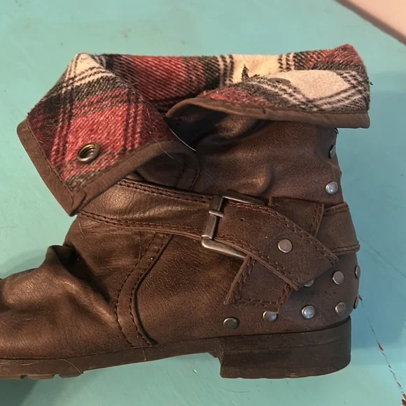 Short Flannel Boots - Picture 3 of 5